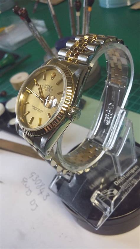 rolex glass replacement cost.